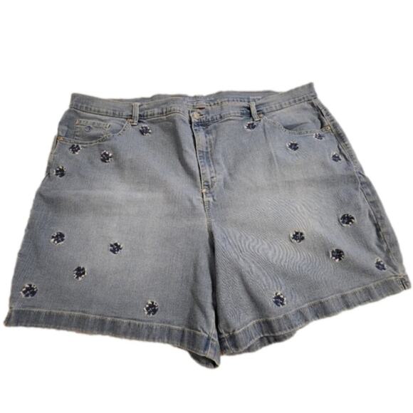 Gloria Vanderbilt Amanda floral embroidered denim stretch Jean shorts‎ plus 22 - Picture 1 of 10
